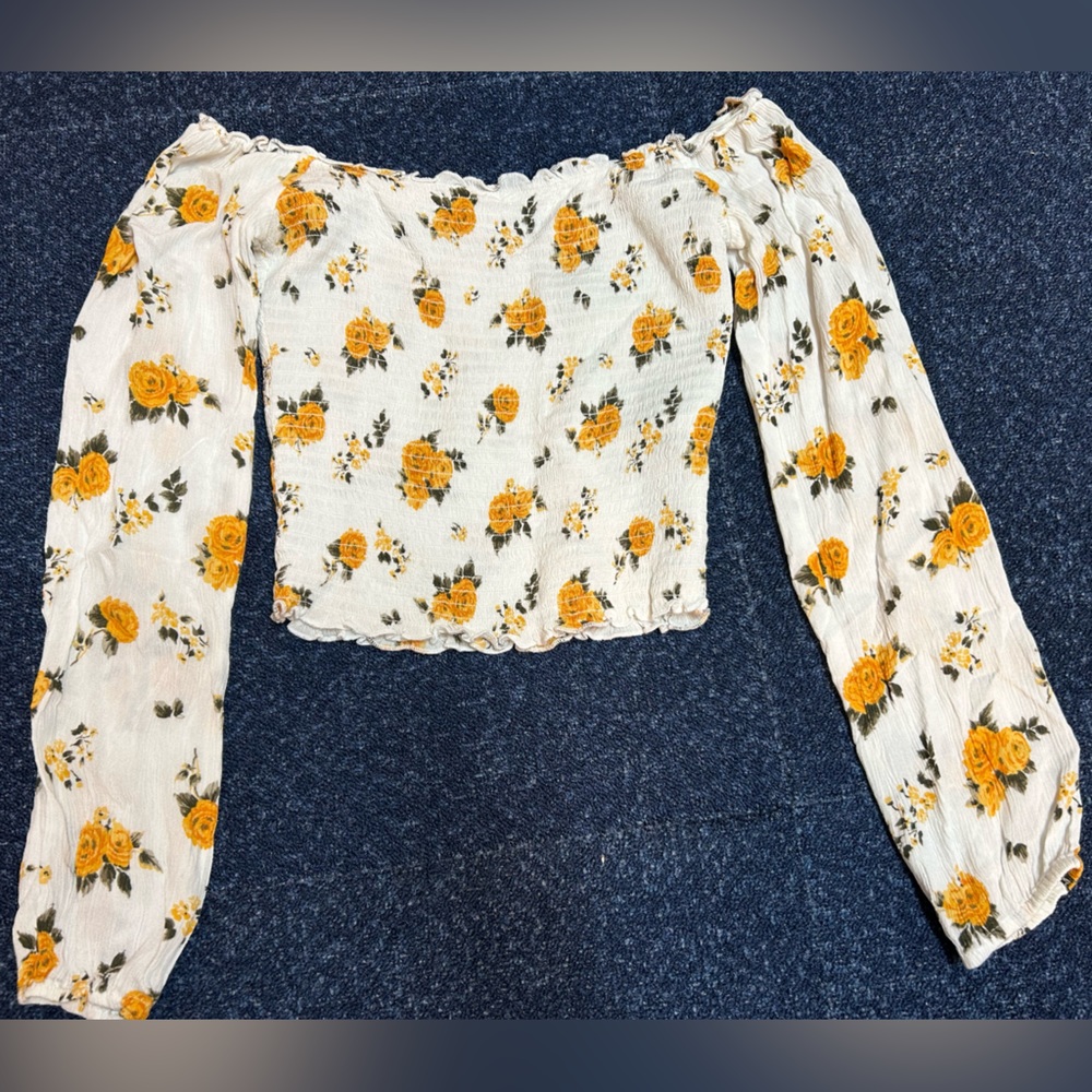 Hollister off the shoulder floral top stretchy fabric with sheer flowy sleeves